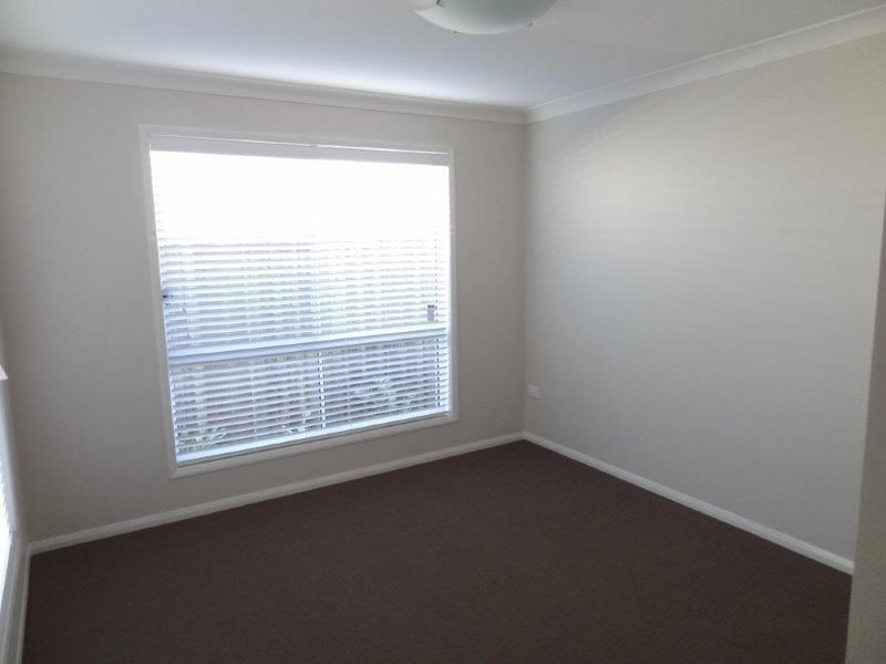 2/9 Sunning Street, Kearneys Spring QLD 4350