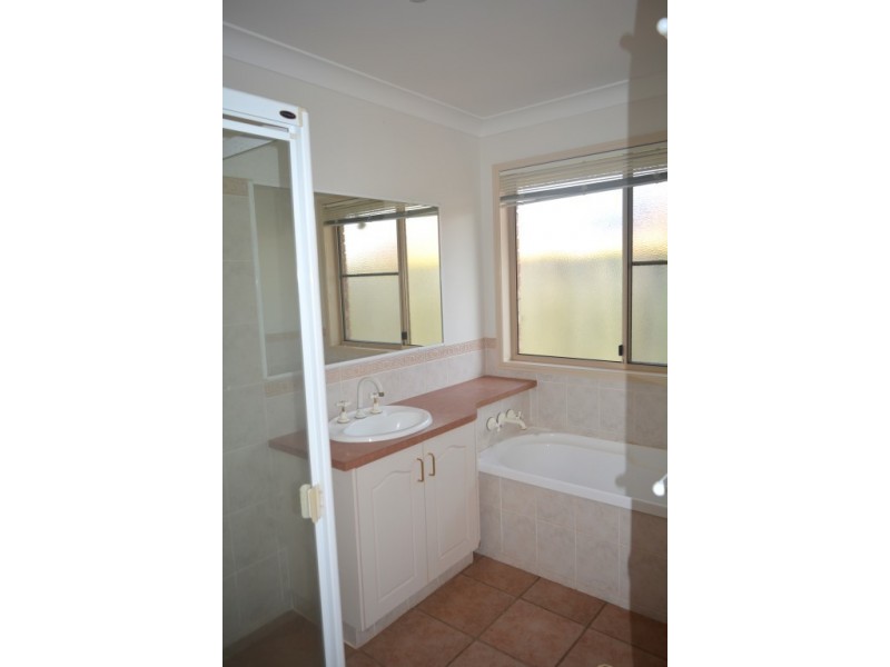 20 Paddington Court, Middle Ridge QLD 4350