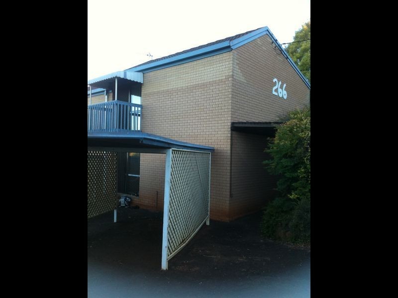 1/266 West Street, Kearneys Spring QLD 4350