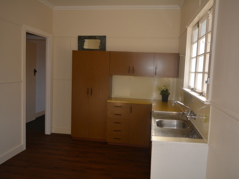 8A Bothwell Street, Newtown QLD 4350