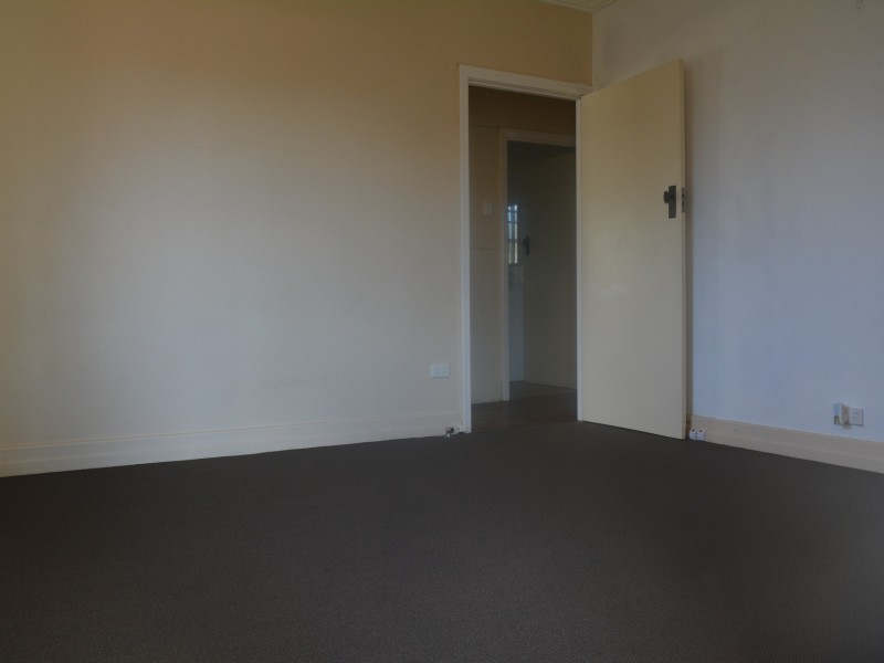 8A Bothwell Street, Newtown QLD 4350