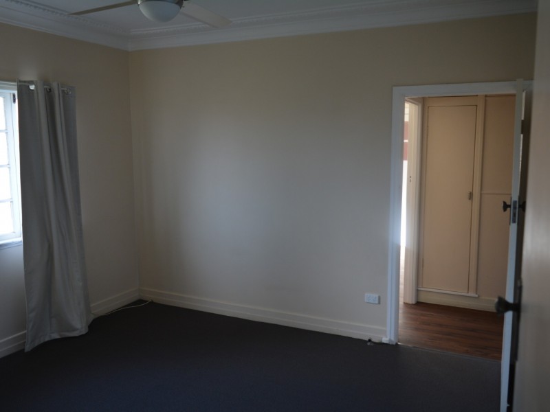 8A Bothwell Street, Newtown QLD 4350