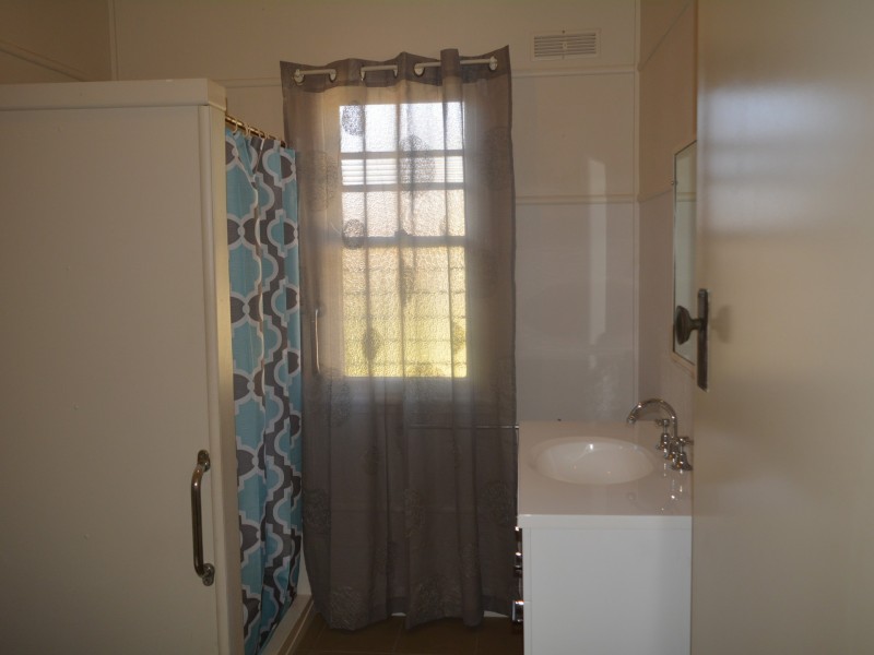 8A Bothwell Street, Newtown QLD 4350