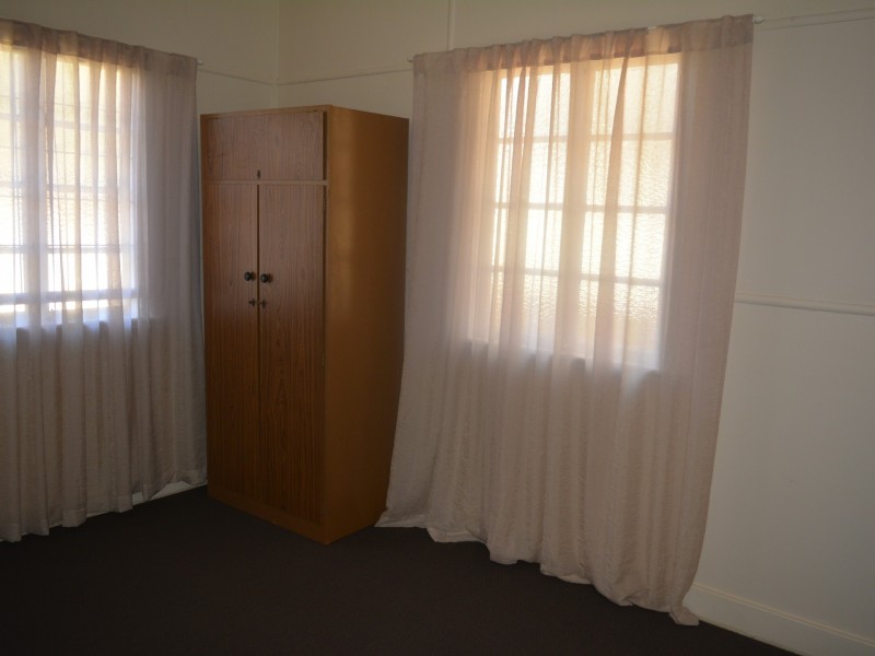 8A Bothwell Street, Newtown QLD 4350