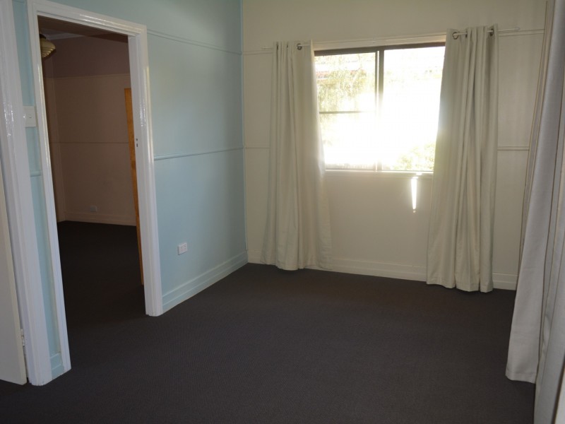 8A Bothwell Street, Newtown QLD 4350