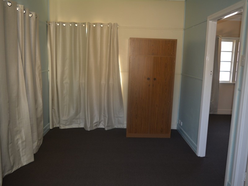 8A Bothwell Street, Newtown QLD 4350