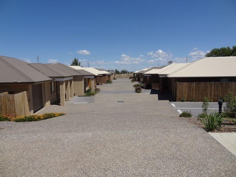 8/98 Main Street, Westbrook QLD 4350