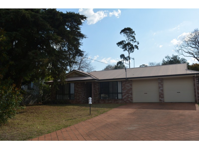 15 Esmond Street, Rockville QLD 4350