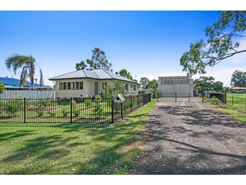 32-34 Cunliffe Street, Oakey QLD 4401