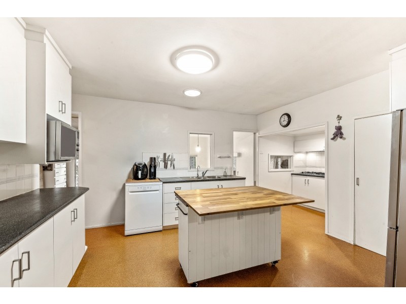 9 Kuhls Road, Highfields QLD 4352