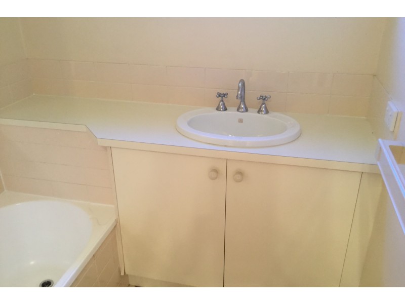 1/423 Hume Street, Kearneys Spring QLD 4350