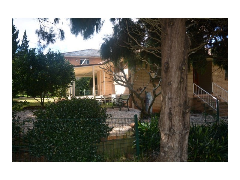 22 Barrymount Crescent, Mount Lofty QLD 4350