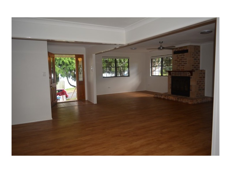 22 Barrymount Crescent, Mount Lofty QLD 4350