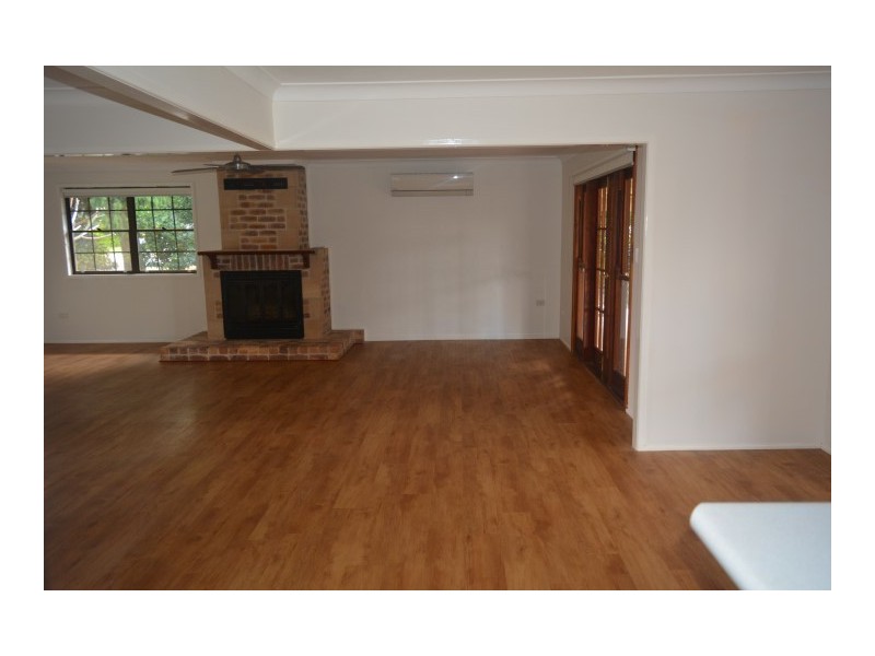 22 Barrymount Crescent, Mount Lofty QLD 4350