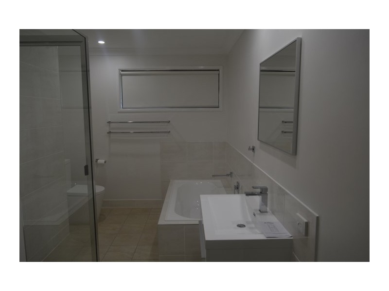 22 Barrymount Crescent, Mount Lofty QLD 4350