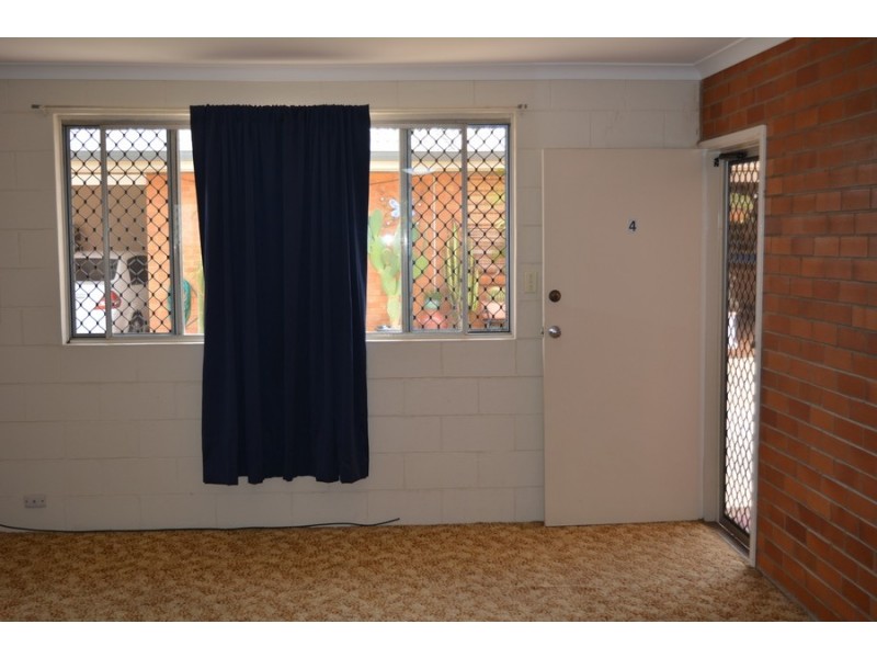 4/348 South Street, Harristown QLD 4350