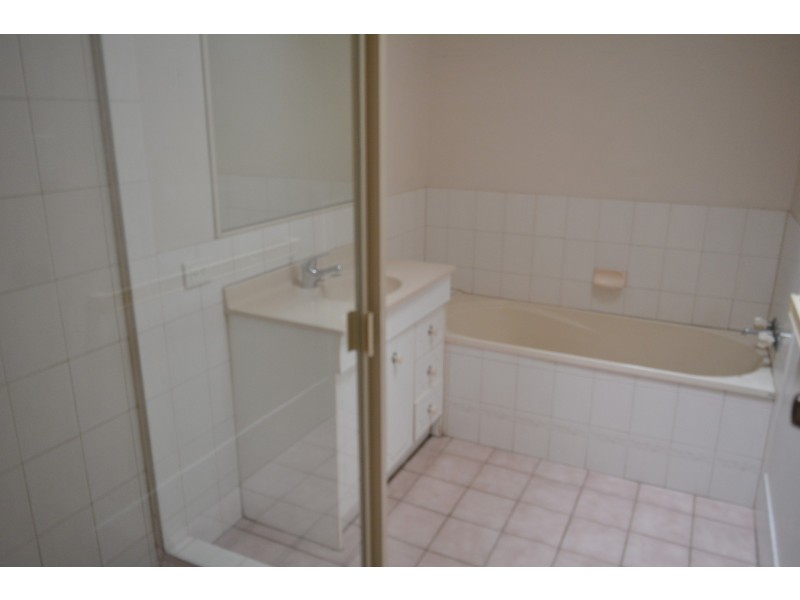 2/12 Carmen Street, Kearneys Spring QLD 4350