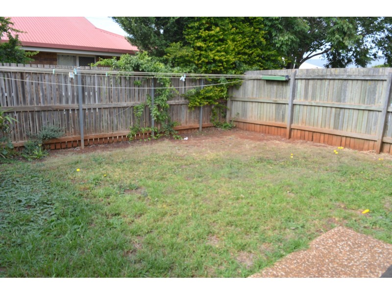 2/12 Carmen Street, Kearneys Spring QLD 4350