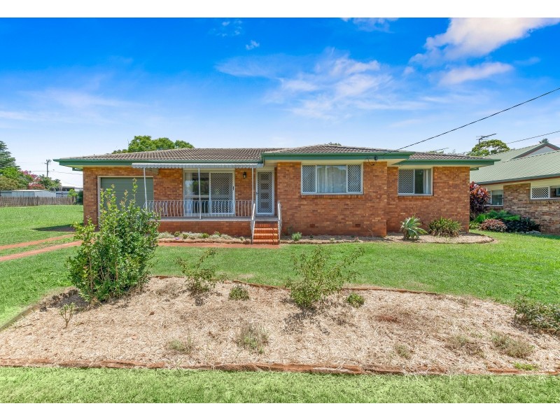 11 Leahy Street, Rockville QLD 4350