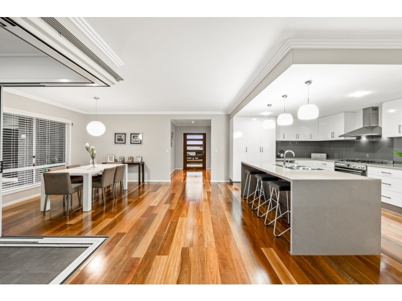 24 Brimblecombe Drive, Middle Ridge QLD 4350