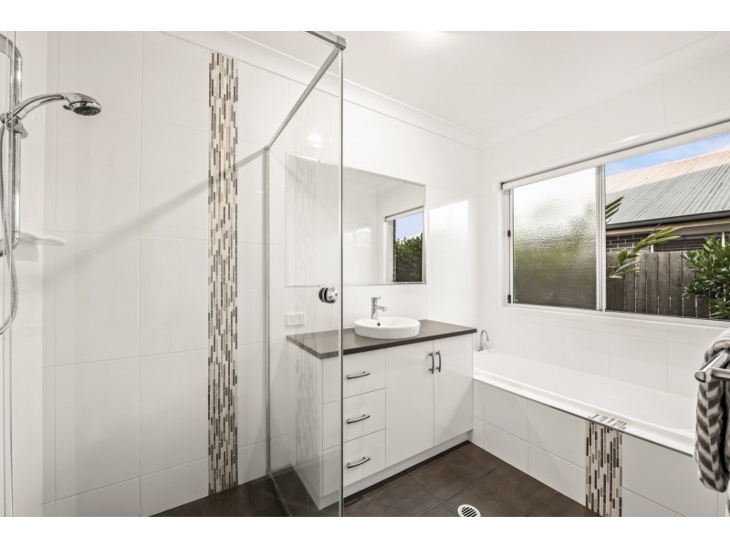 24 Brimblecombe Drive, Middle Ridge QLD 4350