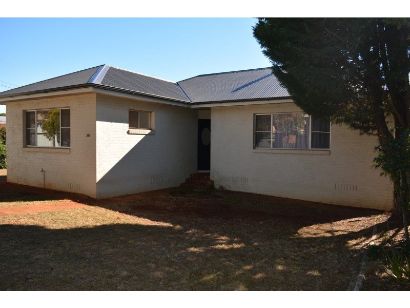 299 South Street, Harristown QLD 4350