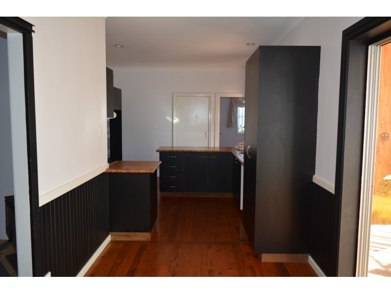 299 South Street, Harristown QLD 4350