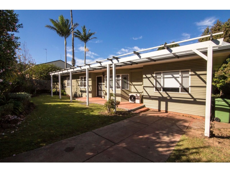 54B North Street, Mount Lofty QLD 4350