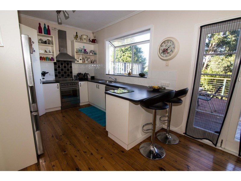 54B North Street, Mount Lofty QLD 4350