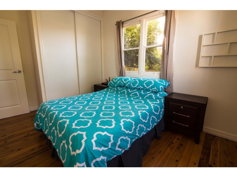 54B North Street, Mount Lofty QLD 4350