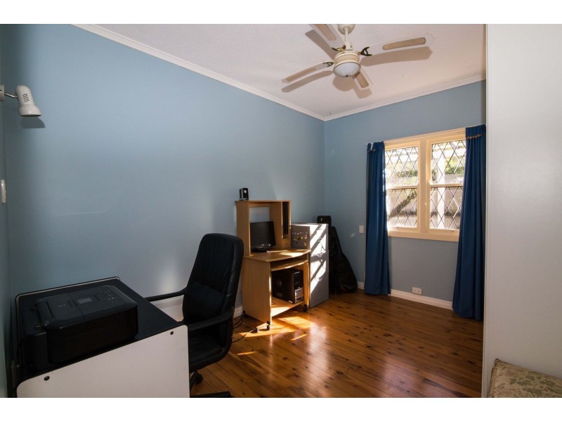 54B North Street, Mount Lofty QLD 4350