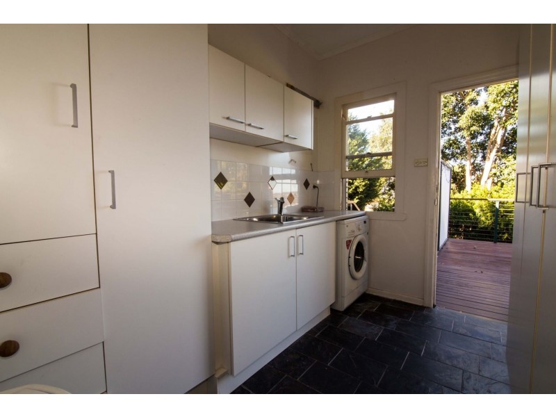 54B North Street, Mount Lofty QLD 4350