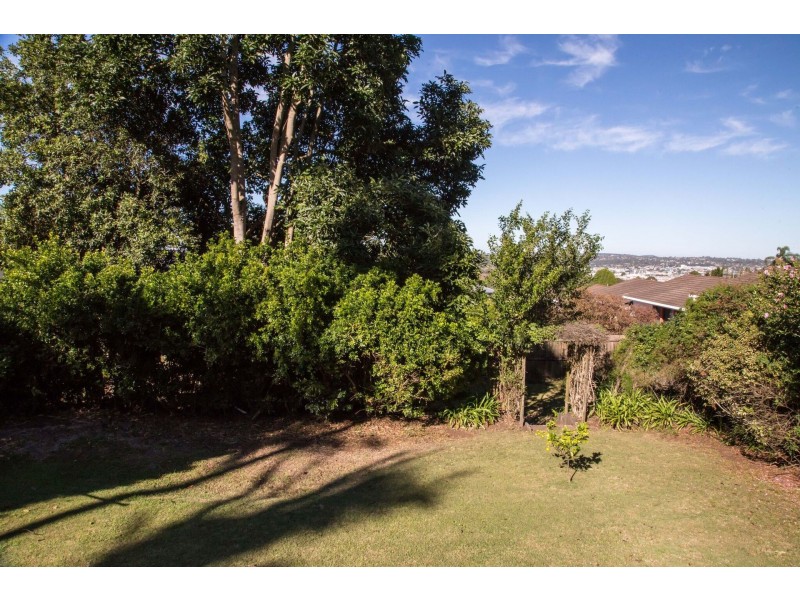 54B North Street, Mount Lofty QLD 4350