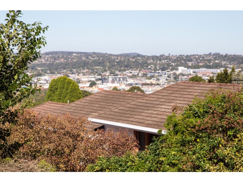 54B North Street, Mount Lofty QLD 4350