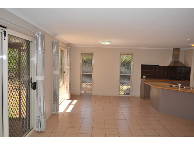 11 Saba Court, Middle Ridge QLD 4350