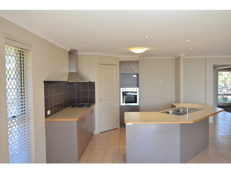 11 Saba Court, Middle Ridge QLD 4350