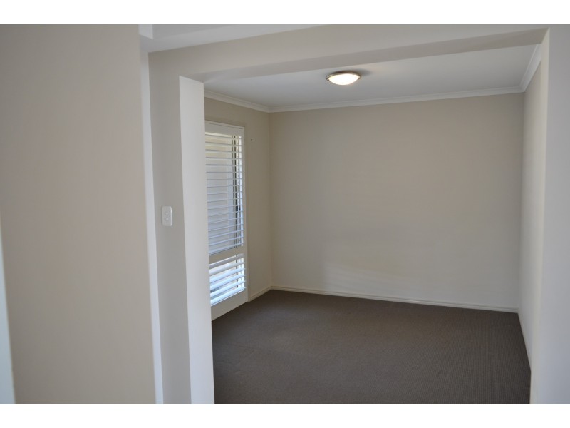 11 Saba Court, Middle Ridge QLD 4350