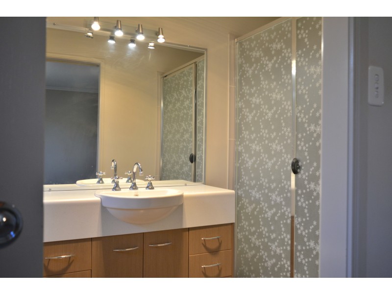 11 Saba Court, Middle Ridge QLD 4350