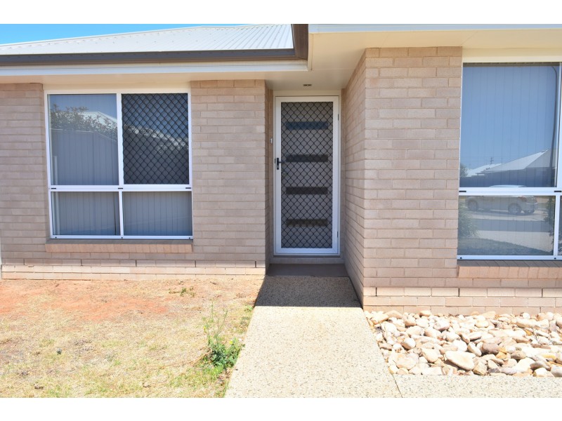 1/1 Chainey Court, Glenvale QLD 4350