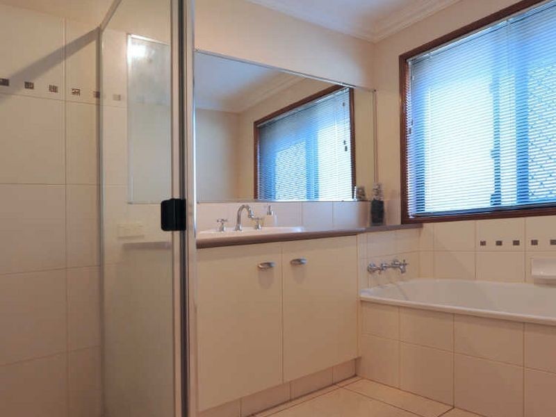 352 Mackenzie Street, Middle Ridge QLD 4350