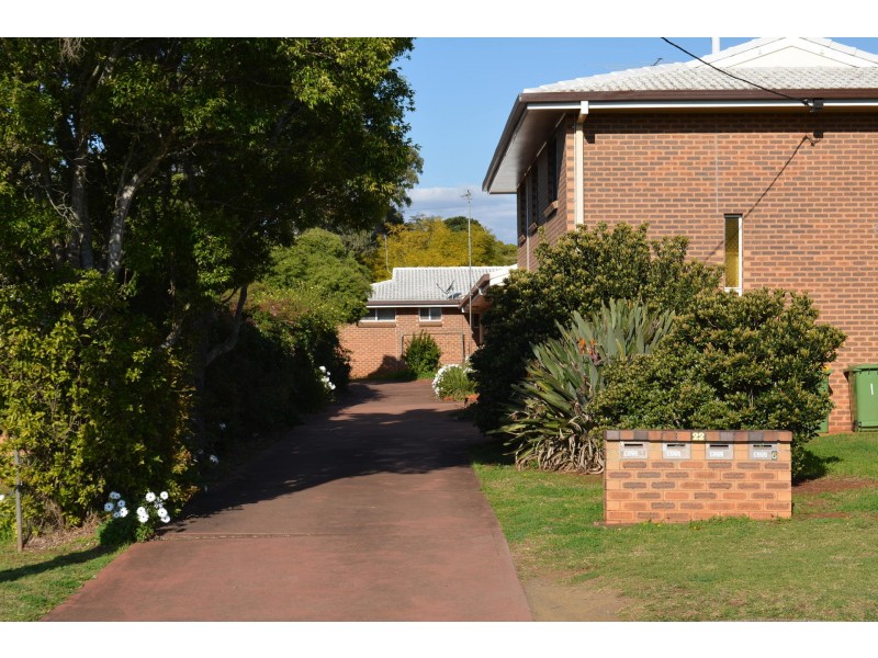 1/22 Kirklees Street, Newtown QLD 4350