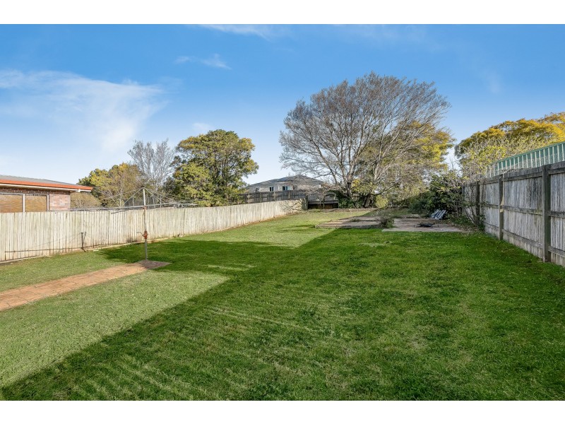12 Swallow Court, Newtown QLD 4350