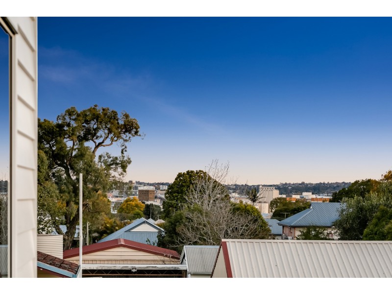 9 Hampshire Street, North Toowoomba QLD 4350