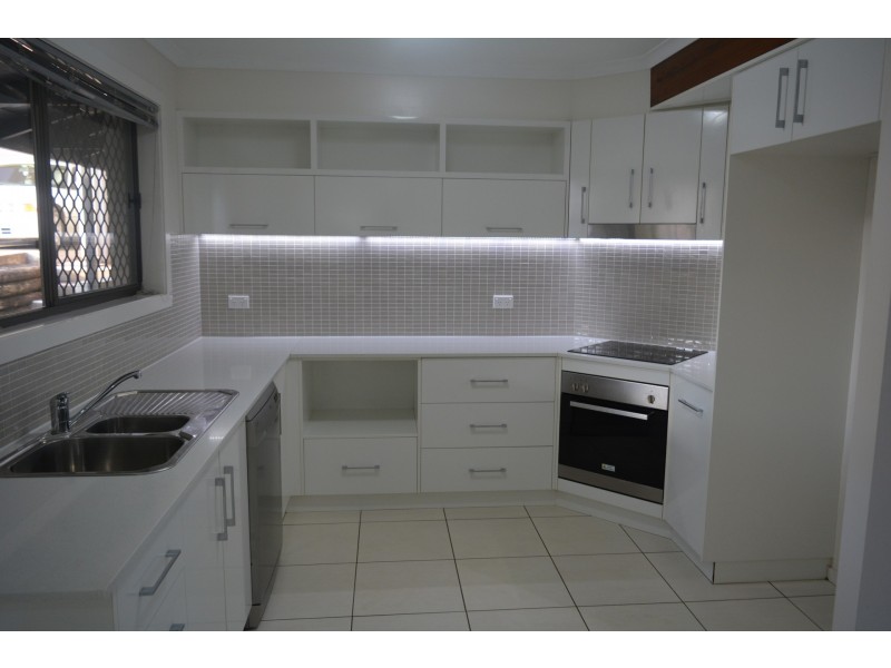 30/2 Benjamin Street, Mount Lofty QLD 4350