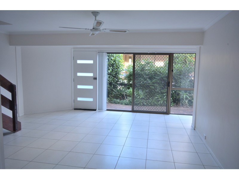 30/2 Benjamin Street, Mount Lofty QLD 4350