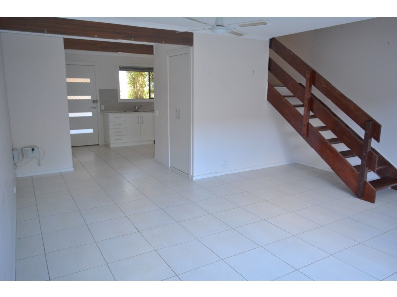 30/2 Benjamin Street, Mount Lofty QLD 4350