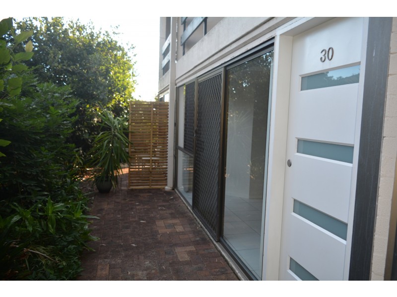 30/2 Benjamin Street, Mount Lofty QLD 4350