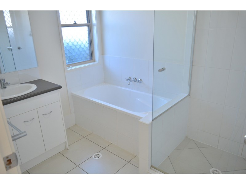 17 Sweeney Street, Kearneys Spring QLD 4350