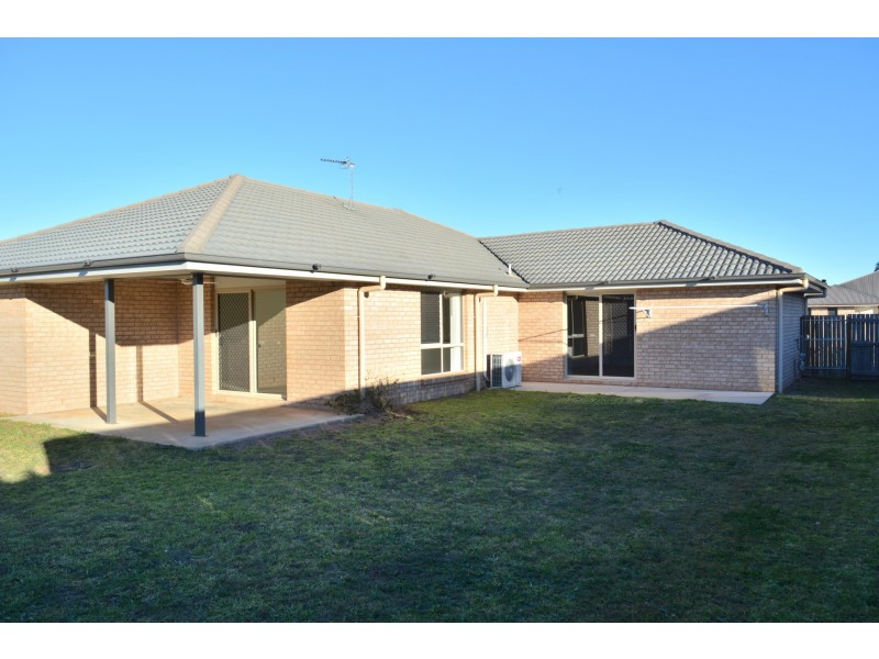 17 Sweeney Street, Kearneys Spring QLD 4350