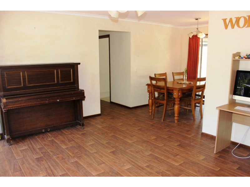 16 Air Force Road, Helidon QLD 4344